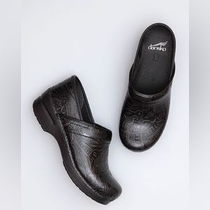Dansko black tooled professional clogs